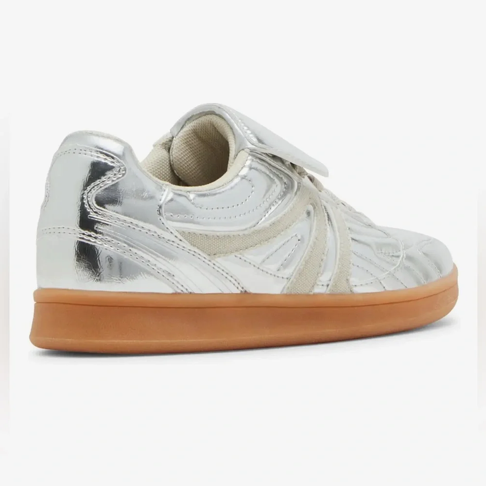 🆕 Steve Madden Silver MADRID Sneaker